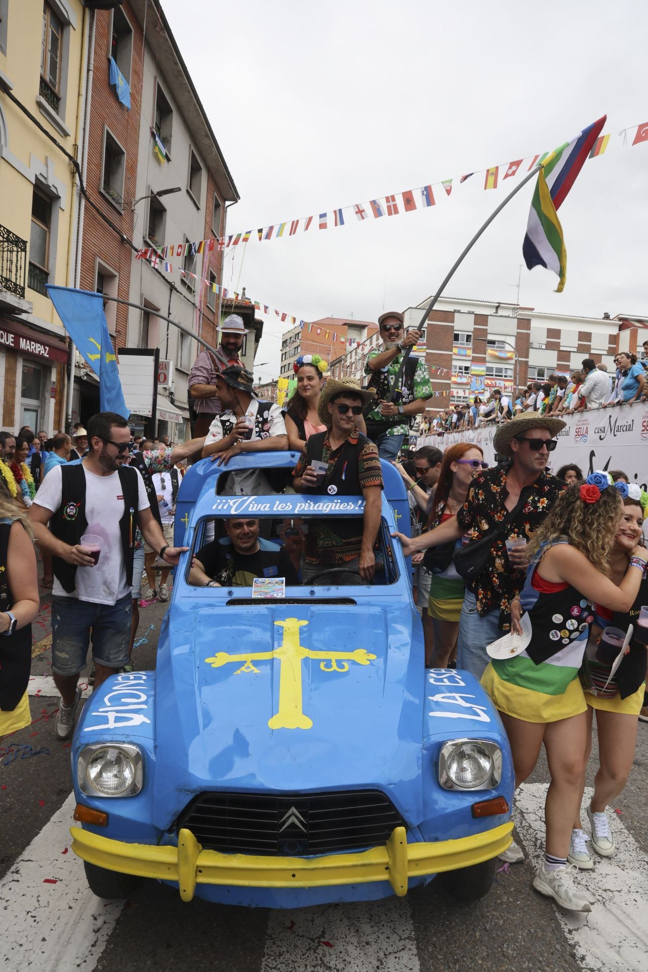 Así fue el desfile del Descenso del Sella 2025. ¡Búscate en las fotos!