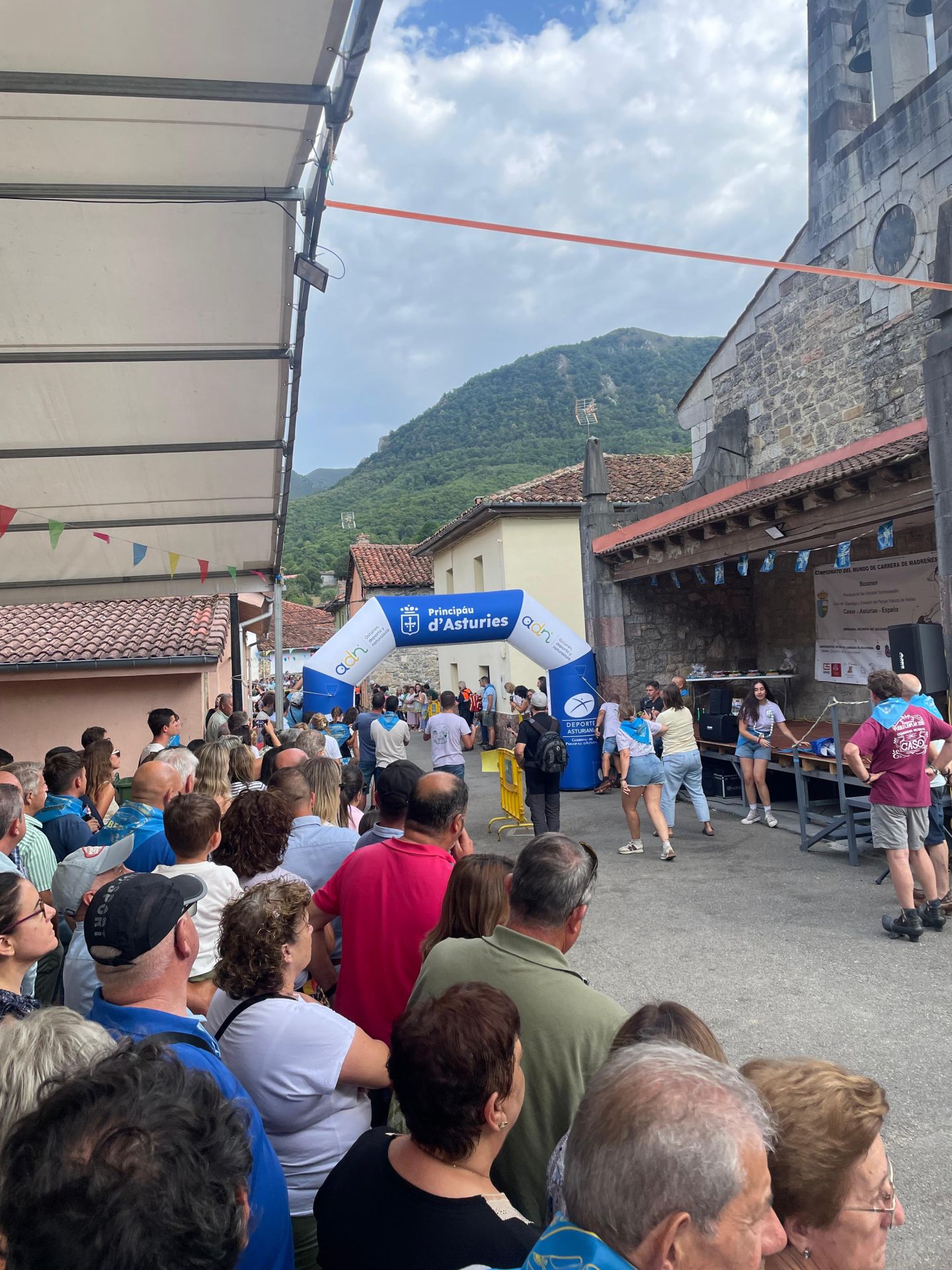 V Carrera de Madreñes en Caso