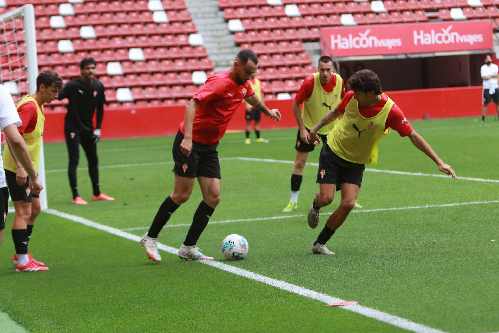 Entrenamiento del Sporting de Gijón con una gran sorpresa