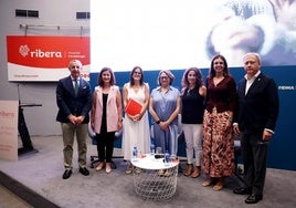 Pedro López Ferrer, Vanesa Álvarez, Laura Mayordomo, Julia Camps, Estela Fernández, María Mitre y Álvaro Alonso antes de comenzar la I Jornada de Mama del Hospital Ribera Covadonga.