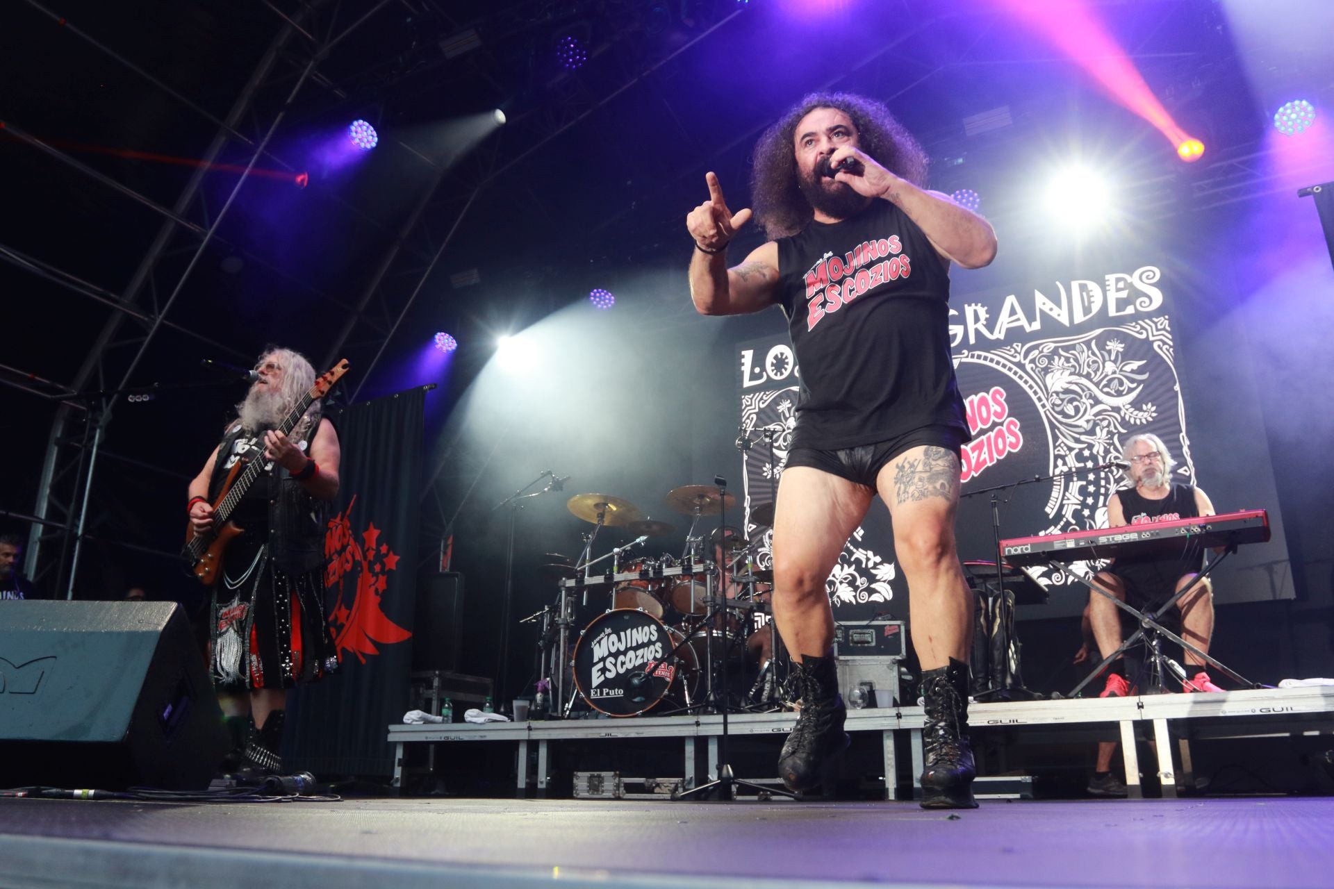 La plaza Mayor de Gijón se quedó pequeña para los Mojinos Escozíos