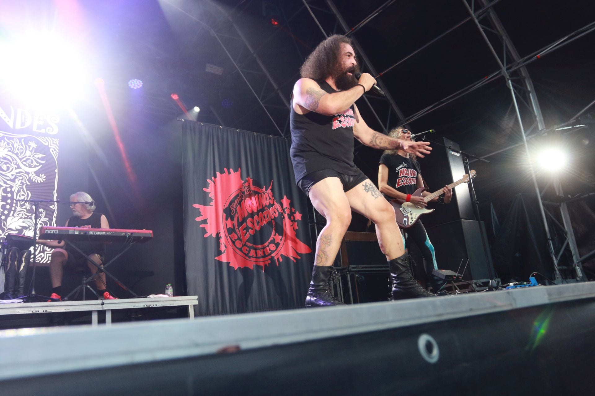 La plaza Mayor de Gijón se quedó pequeña para los Mojinos Escozíos