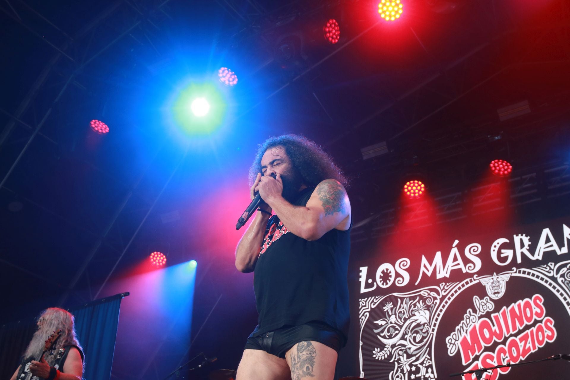 La plaza Mayor de Gijón se quedó pequeña para los Mojinos Escozíos
