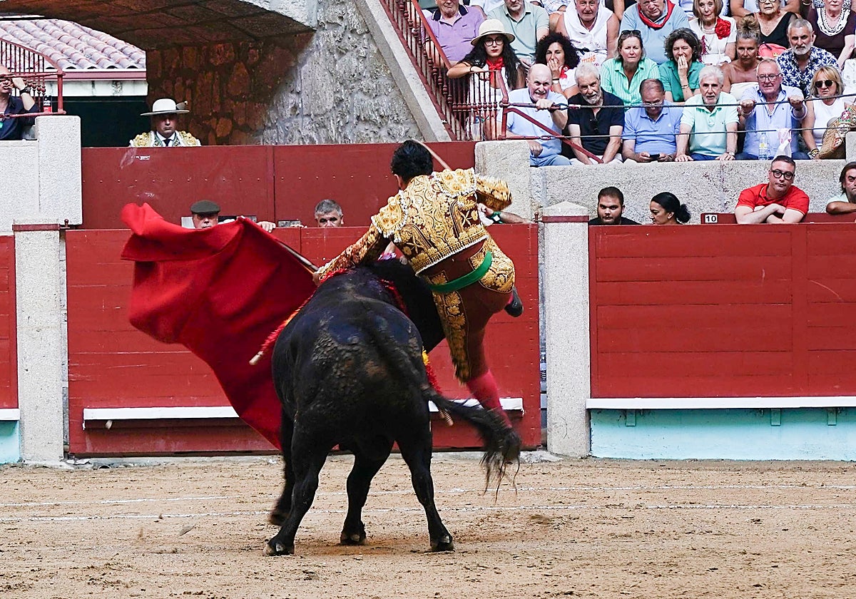 El diestro sufrió una cornada el pasado domingo mientras toreaba en Pontevedra.