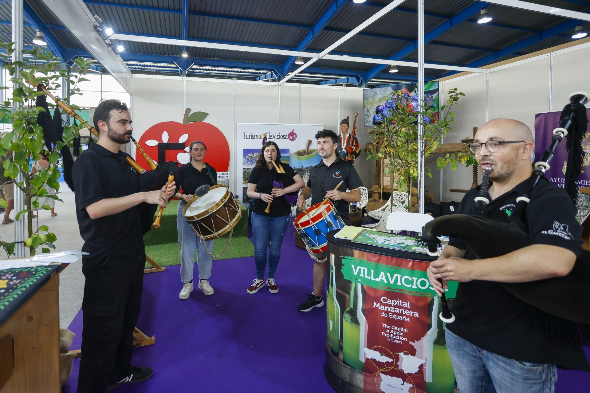 Sidra y mucho ambiente este lunes en la Feria de Muestras de Gijón
