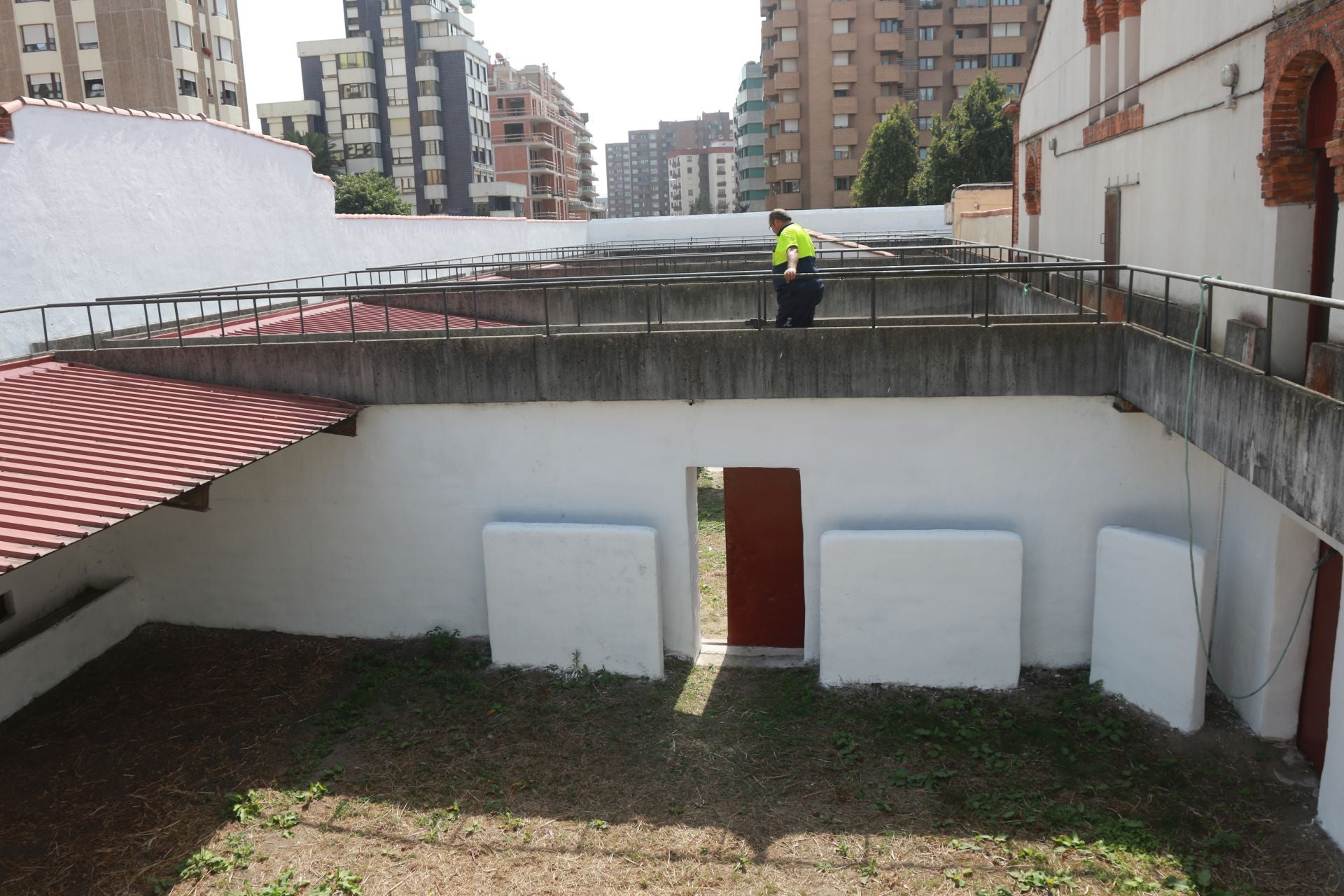 La plaza de toros de El Bibio se prepara para la Feria de Begoña
