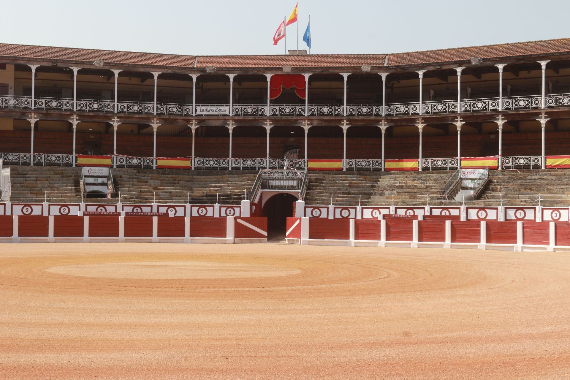 La plaza de toros de El Bibio se prepara para la Feria de Begoña