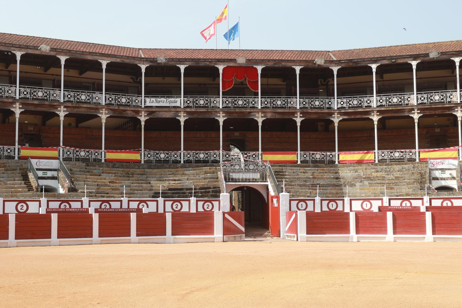 La plaza de toros de El Bibio se prepara para la Feria de Begoña