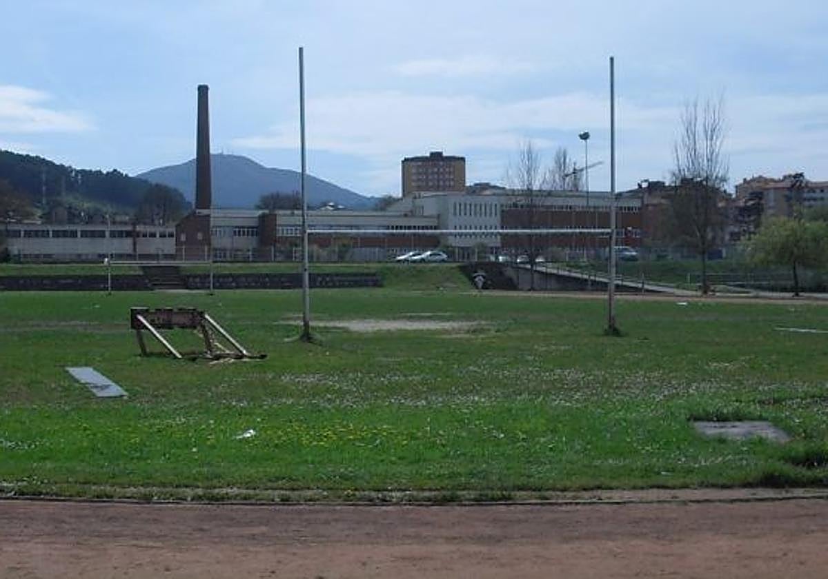 Campo de 'El Huevo', en el Complejo Deportivo La Toba, qu eutiliza únicamente el Pasek Belenos.