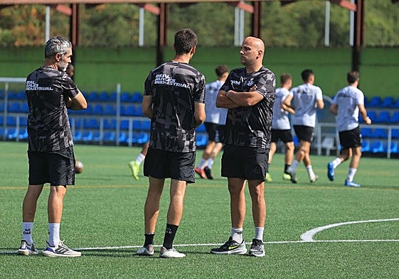 Rozada, a la derecha, dirigió la sesión de esta tarde en La Toba 2.