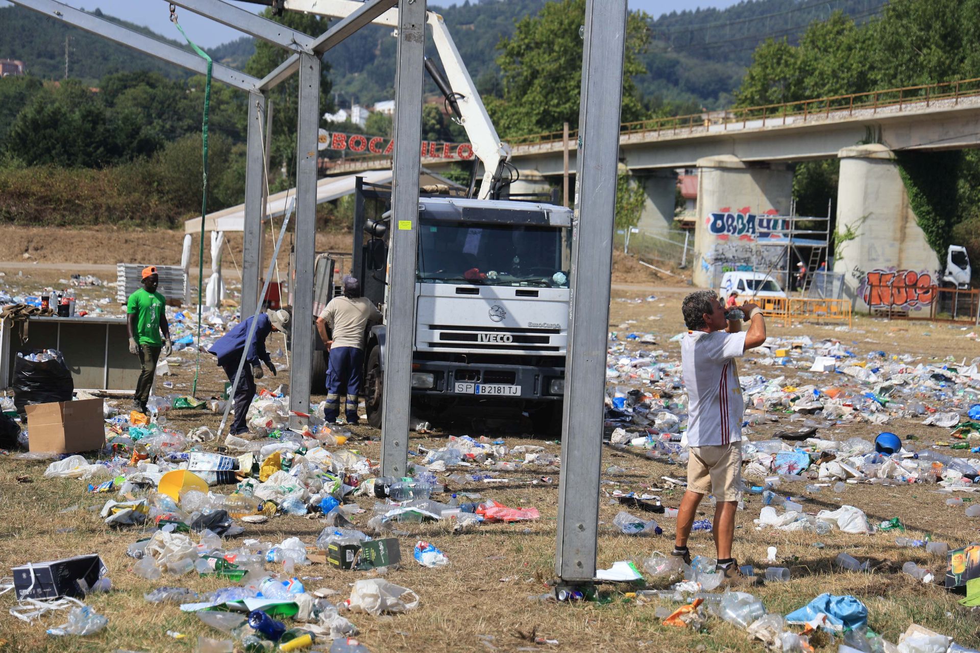 El día después del Xiringüelu: así ha quedado el prau Salcéu