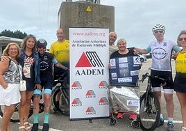 Hector Moro y Roberto Camblor con amigos y representantes de la Asociación.