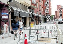 Las nuevas aceras en la margen derecha de la avenida de Galicia.