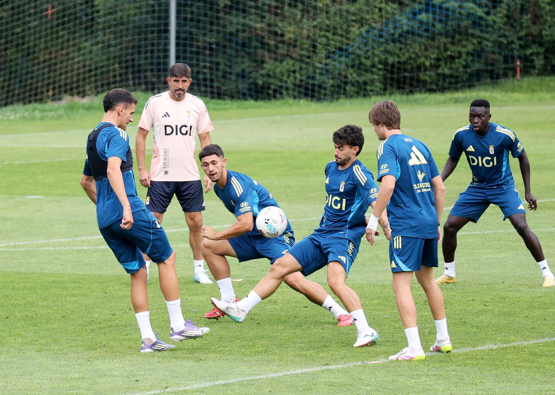 El entrenamiento del Real Oviedo de este martes, 12 de agosto, en fotos