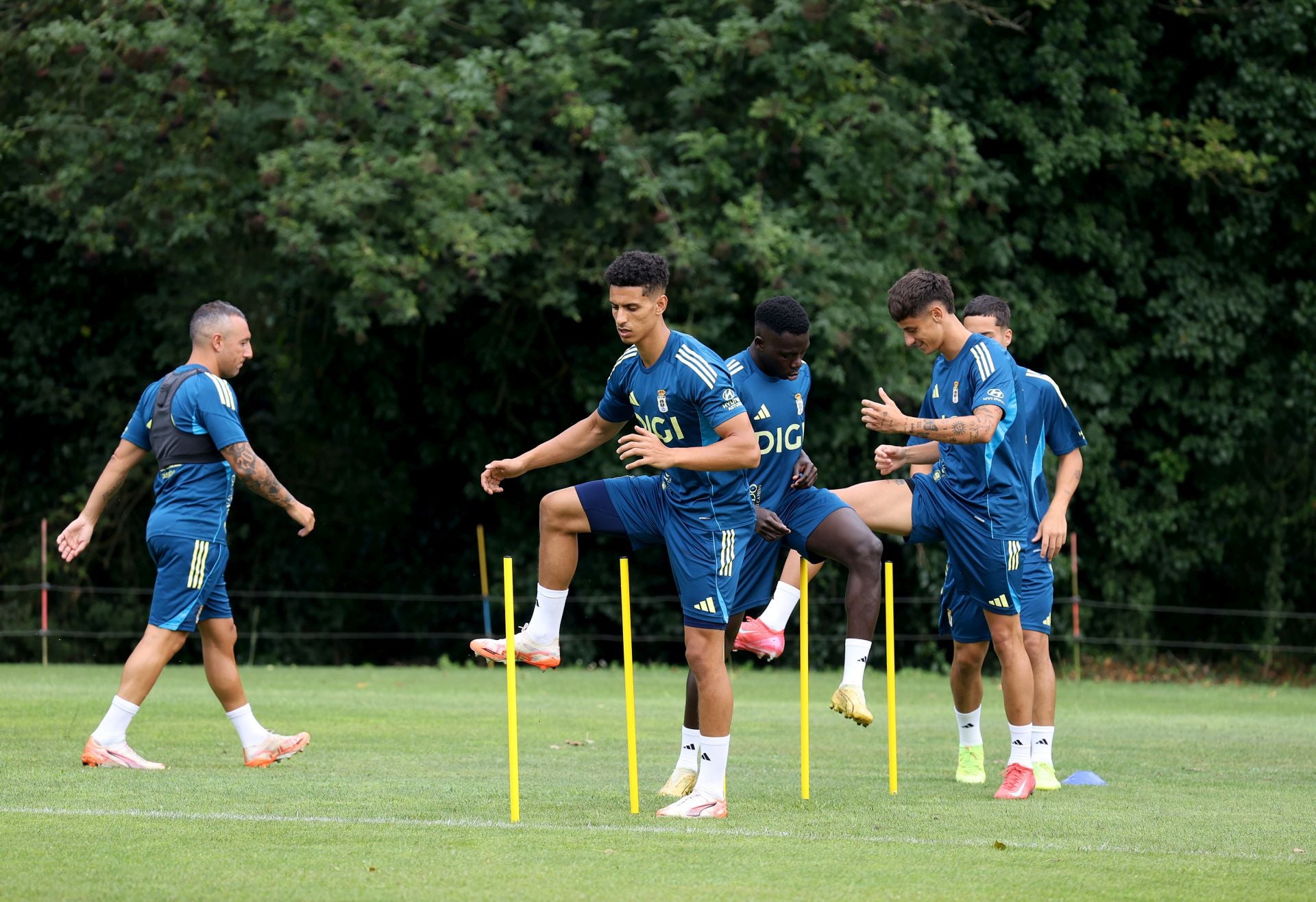 El entrenamiento del Real Oviedo de este martes, 12 de agosto, en fotos