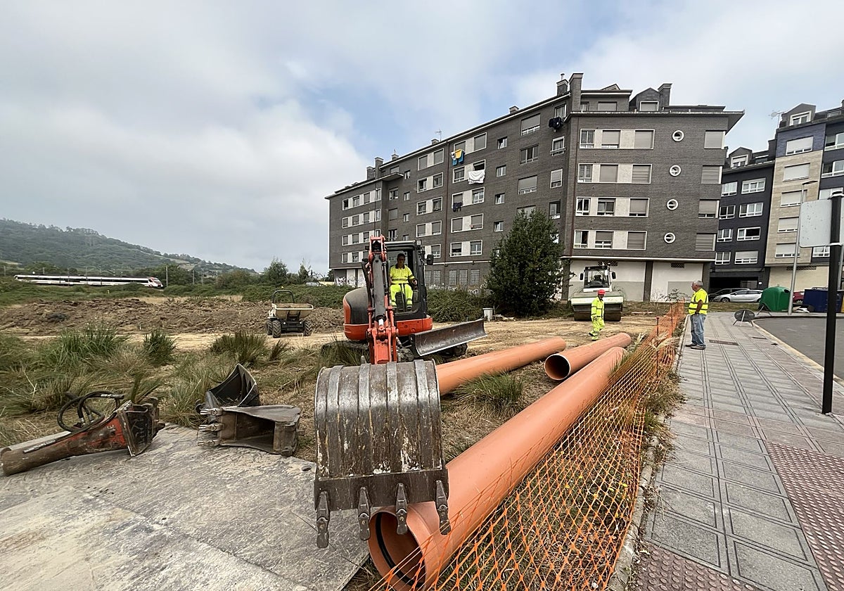 Inicio de las obras del área de autocaravanas de Lugones.