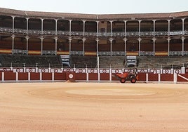 El ruedo ya está listo para recibir a toros y toreros a partir de mañana.