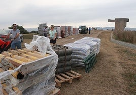 Preparativos para los Fuegos, en el Cerro de Santa Catalina.