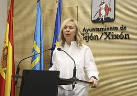 Sara Álvarez Rouco, en una rueda de prensa en el Ayuntamiento de Gijón.