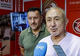 Javier Fernández Lanero y Pepe Álvarez, en el estand de UGT en la Feria de Muestras.