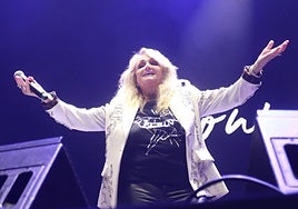 Bonnie Tyler protagonizó un concierto en el escenario de Poniente en el que exhibió toda su garra.