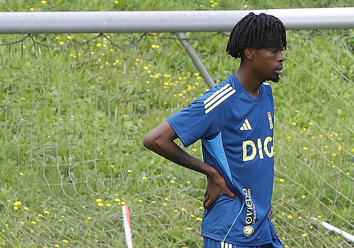 Oviemuno Ejaria, jugador del Real Oviedo.
