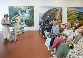 Lara Martínez, viceconsejera de Turismo, presentado los premios 40 años de Paraíso Natural y el sello conmemorativo.