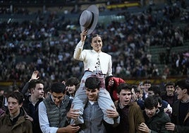 Casado, a hombros en Vistalegre el pasado diciembre.