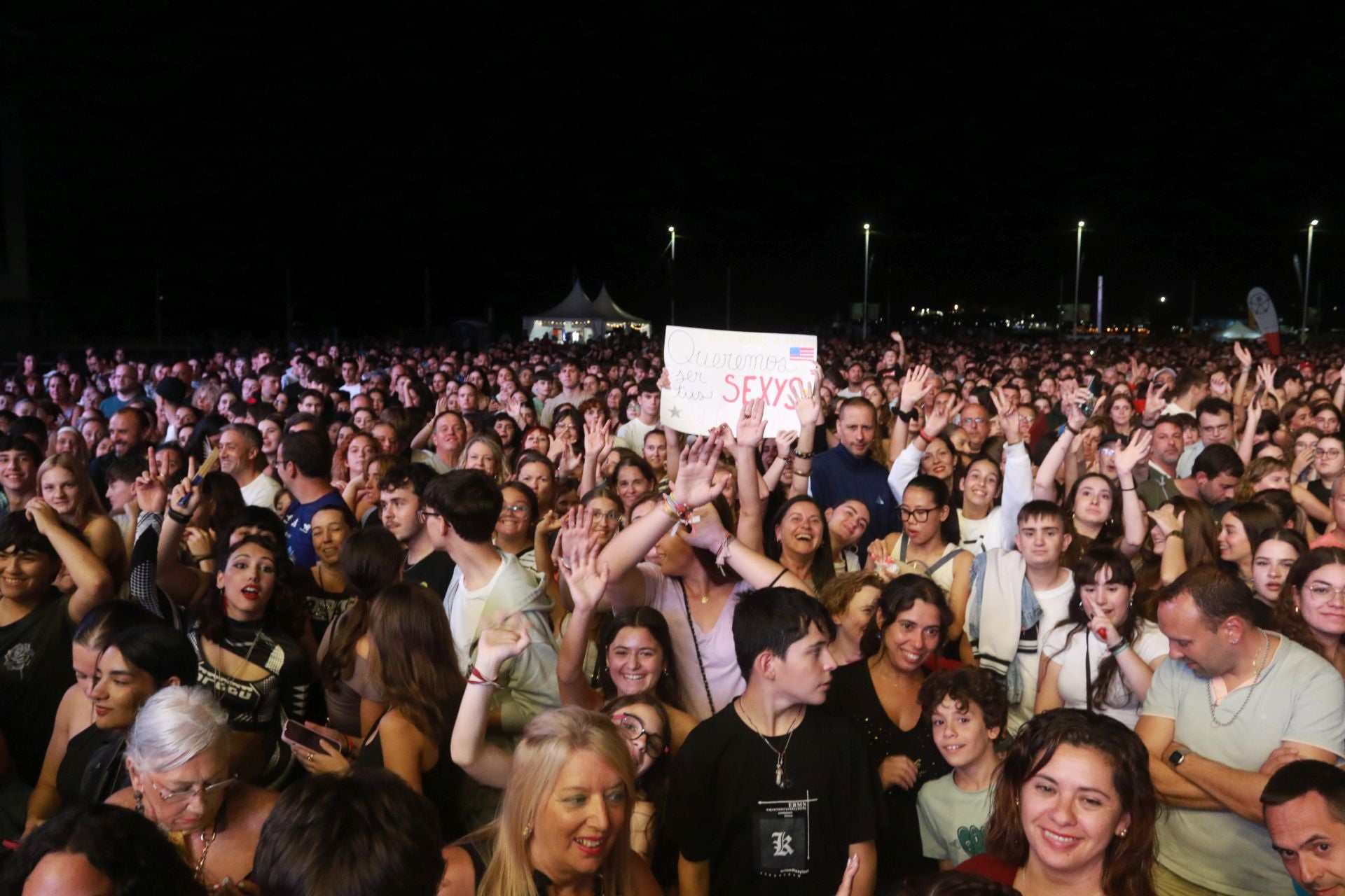 Abraham Mateo ilumina el escenario de Poniente, en Gijón