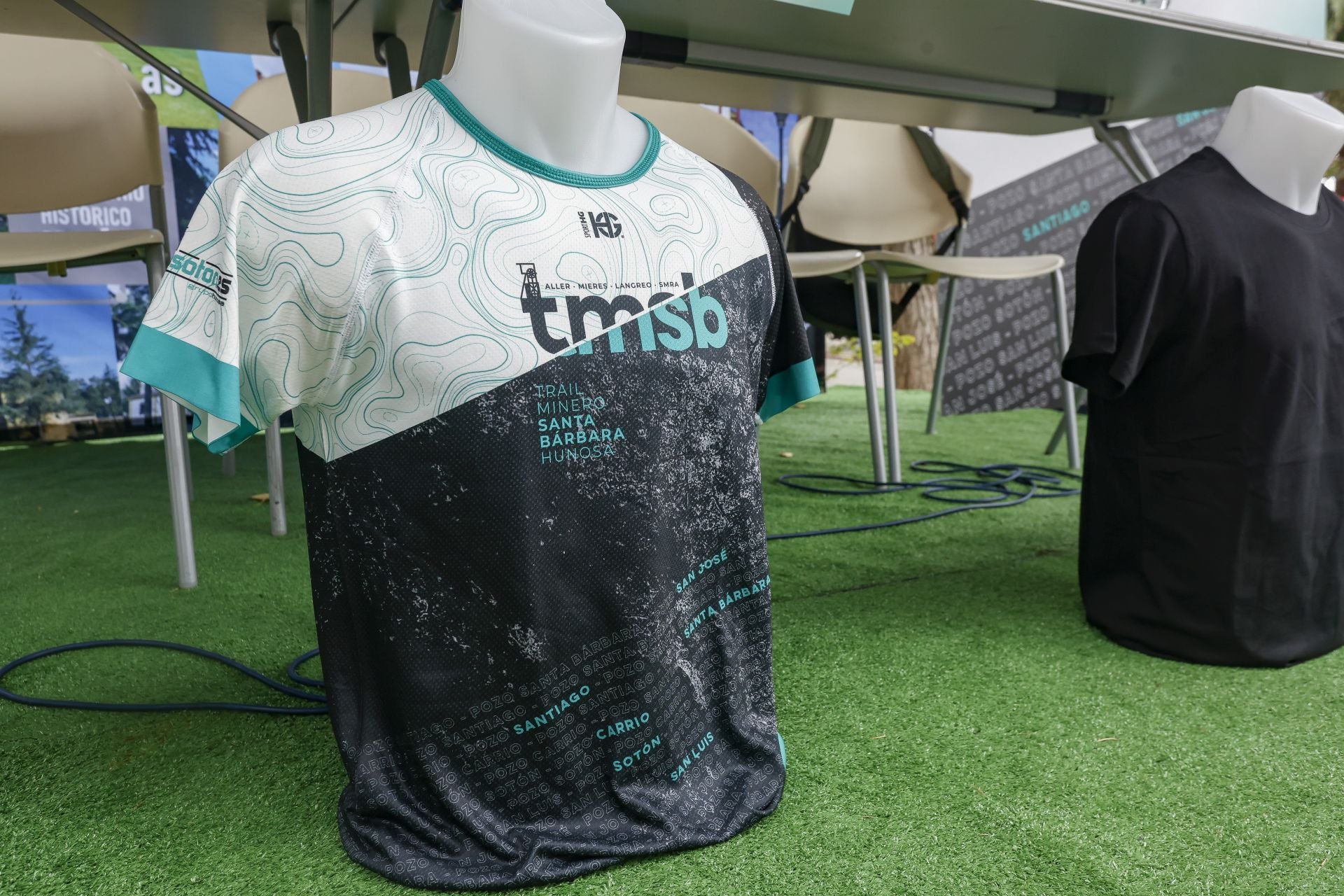 Un recorrido por la Feria de Muestras entre sirenas y Jovellanos con fabada para reponer fuerzas