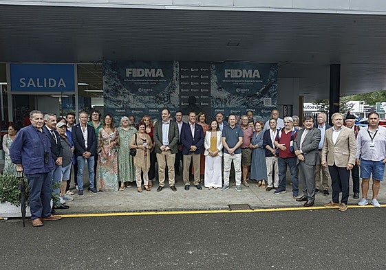 Día de Villaviciosa .Alejandro Vega encabezó la comitiva recibida por Banda deMúsica del concejo acompañado por integrantes de la corporación municipal y por Félix Baragaño y Álvaro Alonso, entre otros.