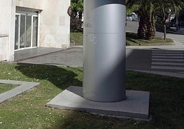 Entrada principal del centro de especialidades Avelino González.