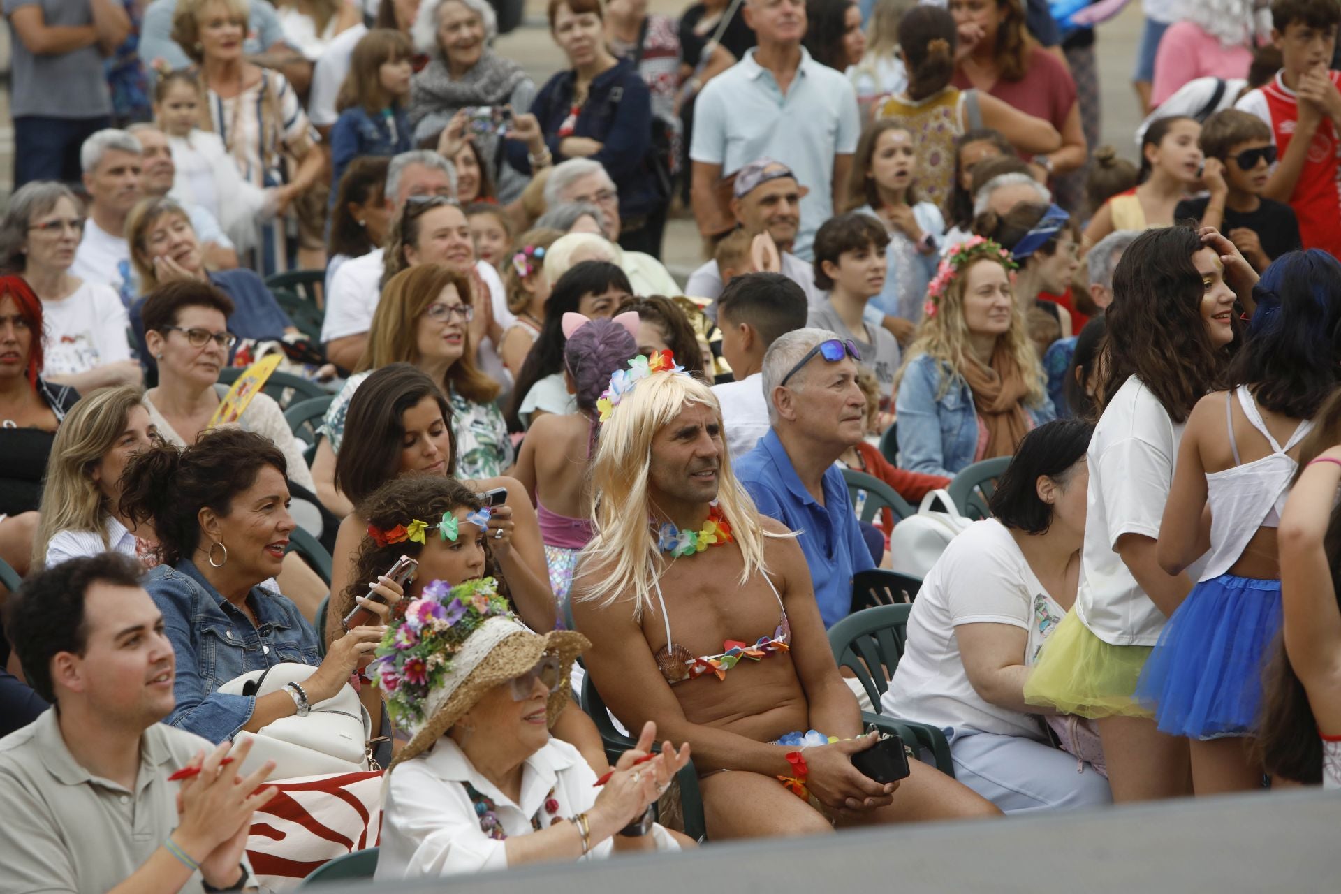 Luanco se llena de fiesta y disfracesen su tradicional carnaval de verano