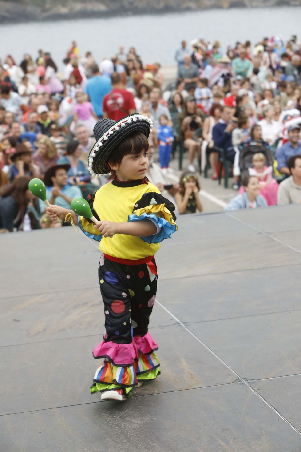 Luanco se llena de fiesta y disfracesen su tradicional carnaval de verano
