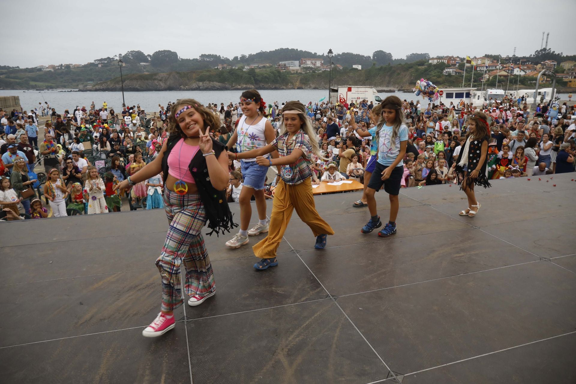 Luanco se llena de fiesta y disfracesen su tradicional carnaval de verano