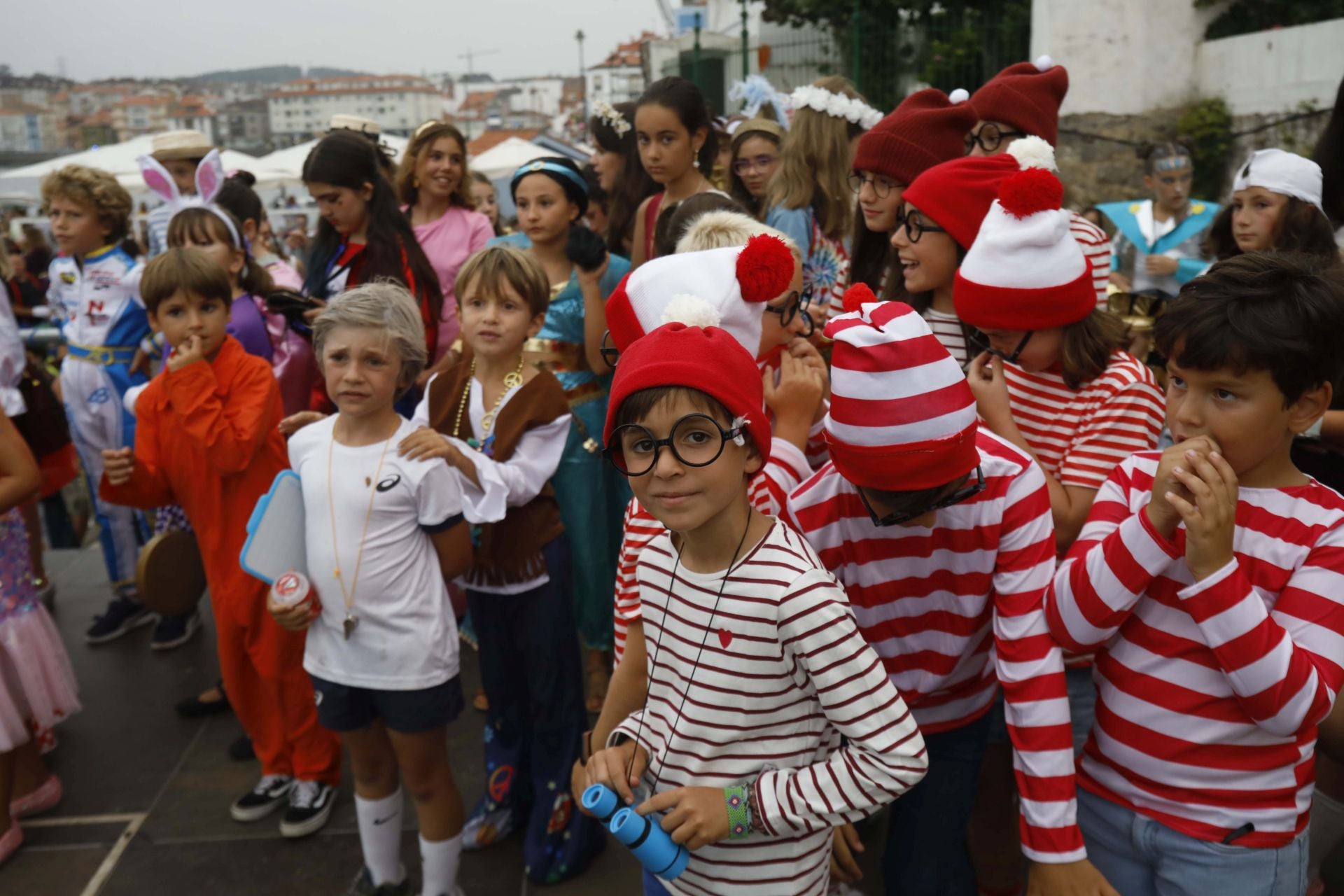 Luanco se llena de fiesta y disfracesen su tradicional carnaval de verano