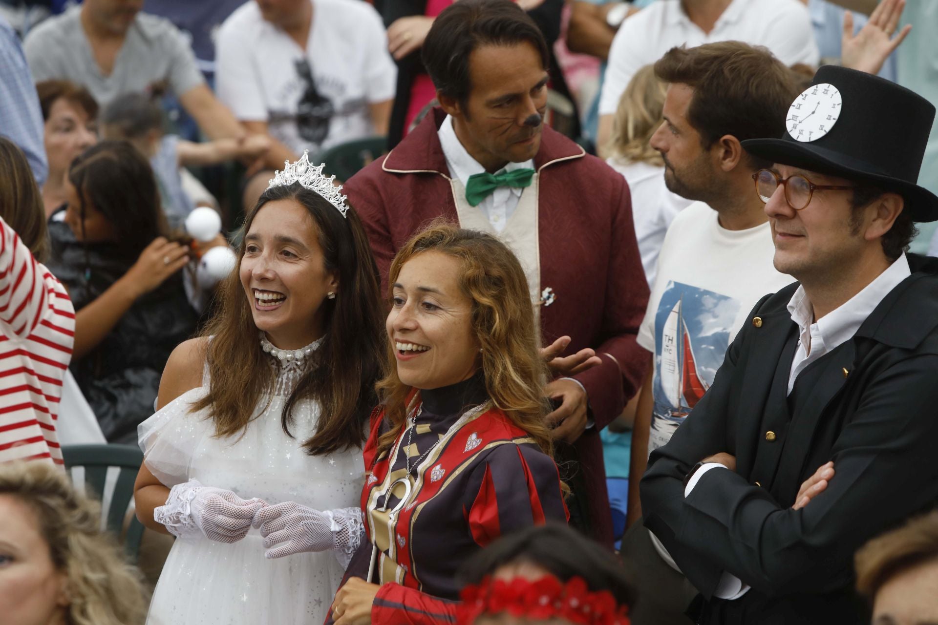 Luanco se llena de fiesta y disfracesen su tradicional carnaval de verano