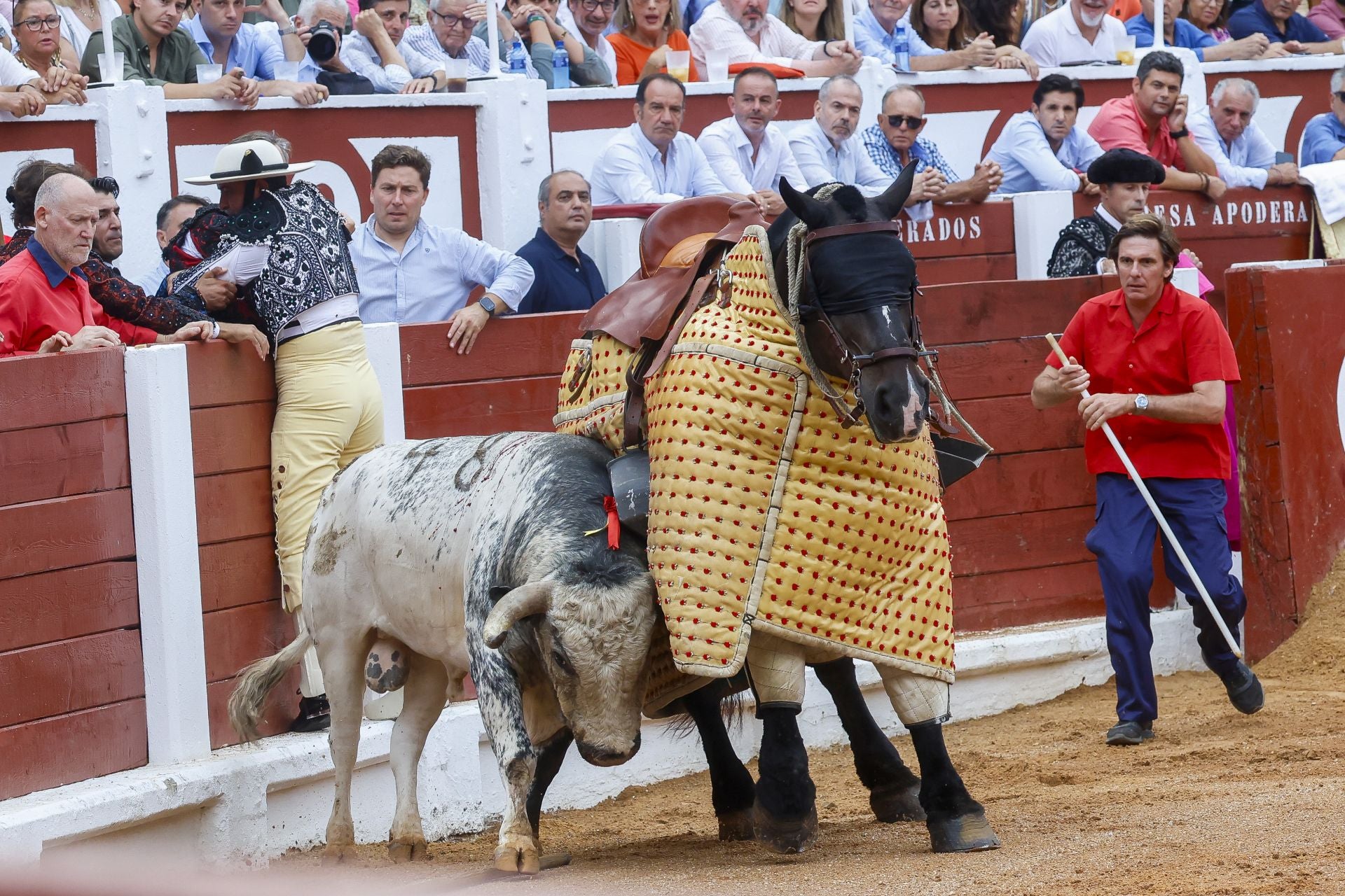 Tercera tarde de toros en la Feria de Begoña de Gijón