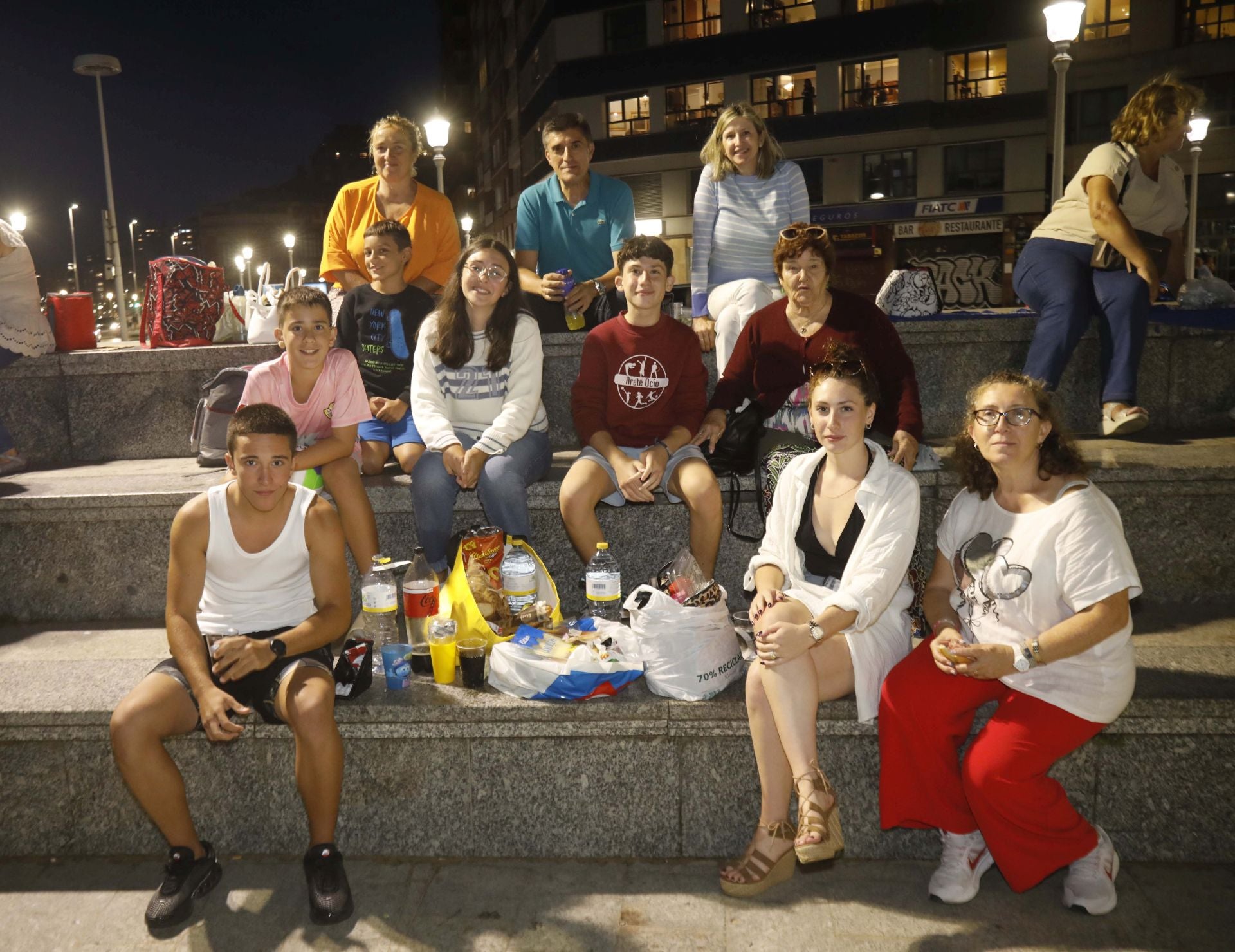 Gijón se ilumina en la noche de los Fuegos