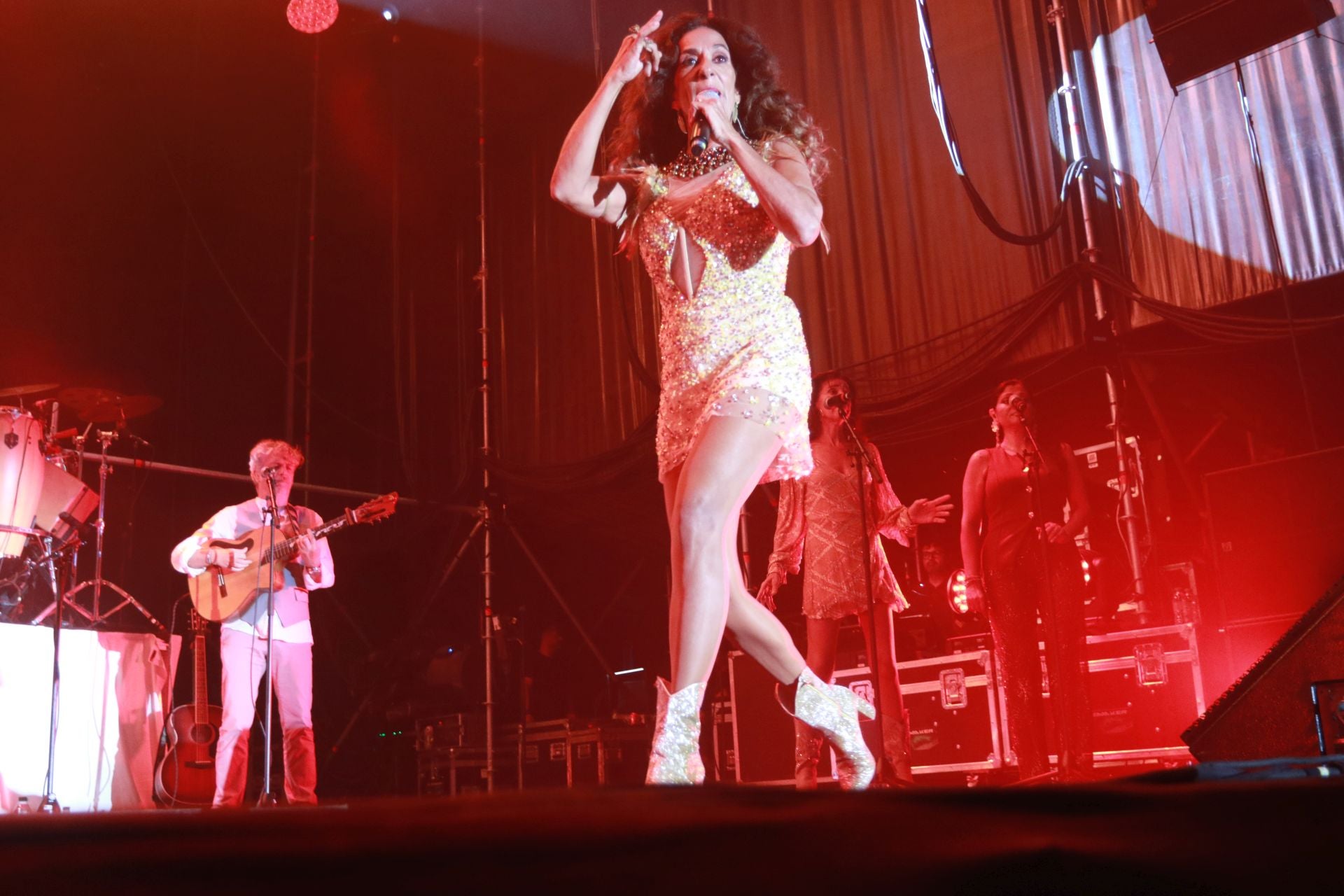 Rosario Flores conquista Poniente