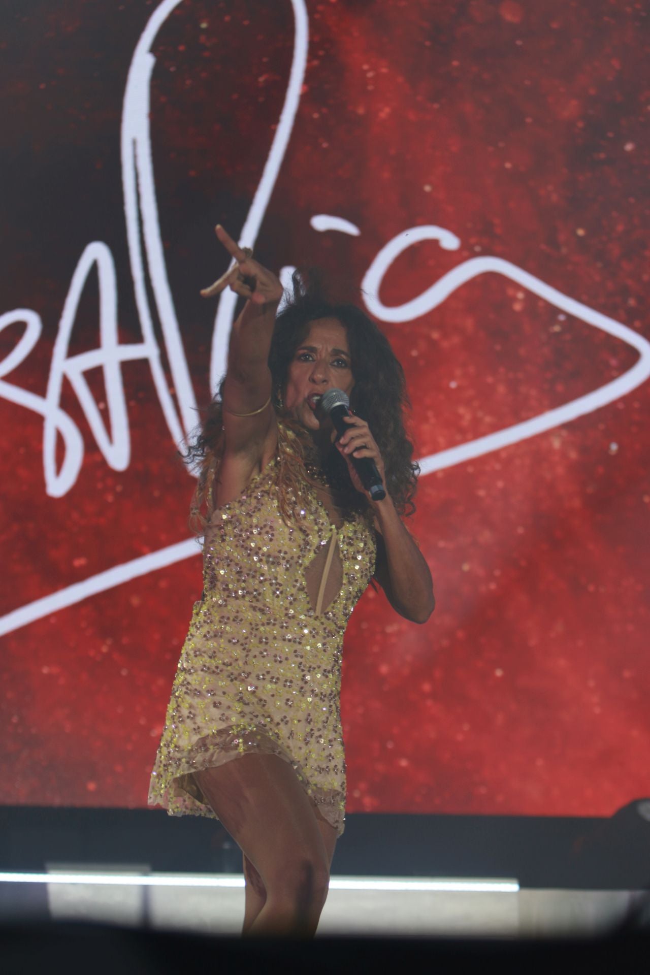 Rosario Flores conquista Poniente