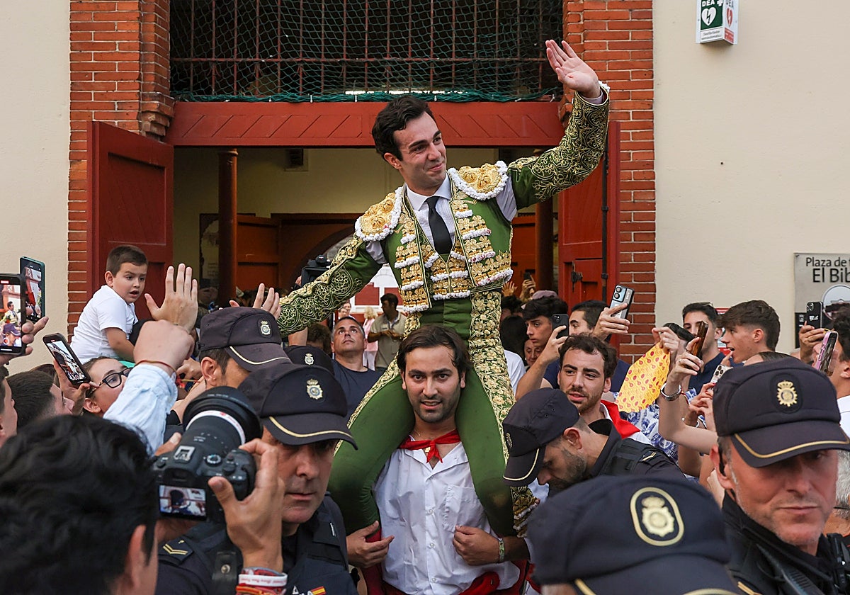 Tomás Rufo salió a hombros de la plaza.