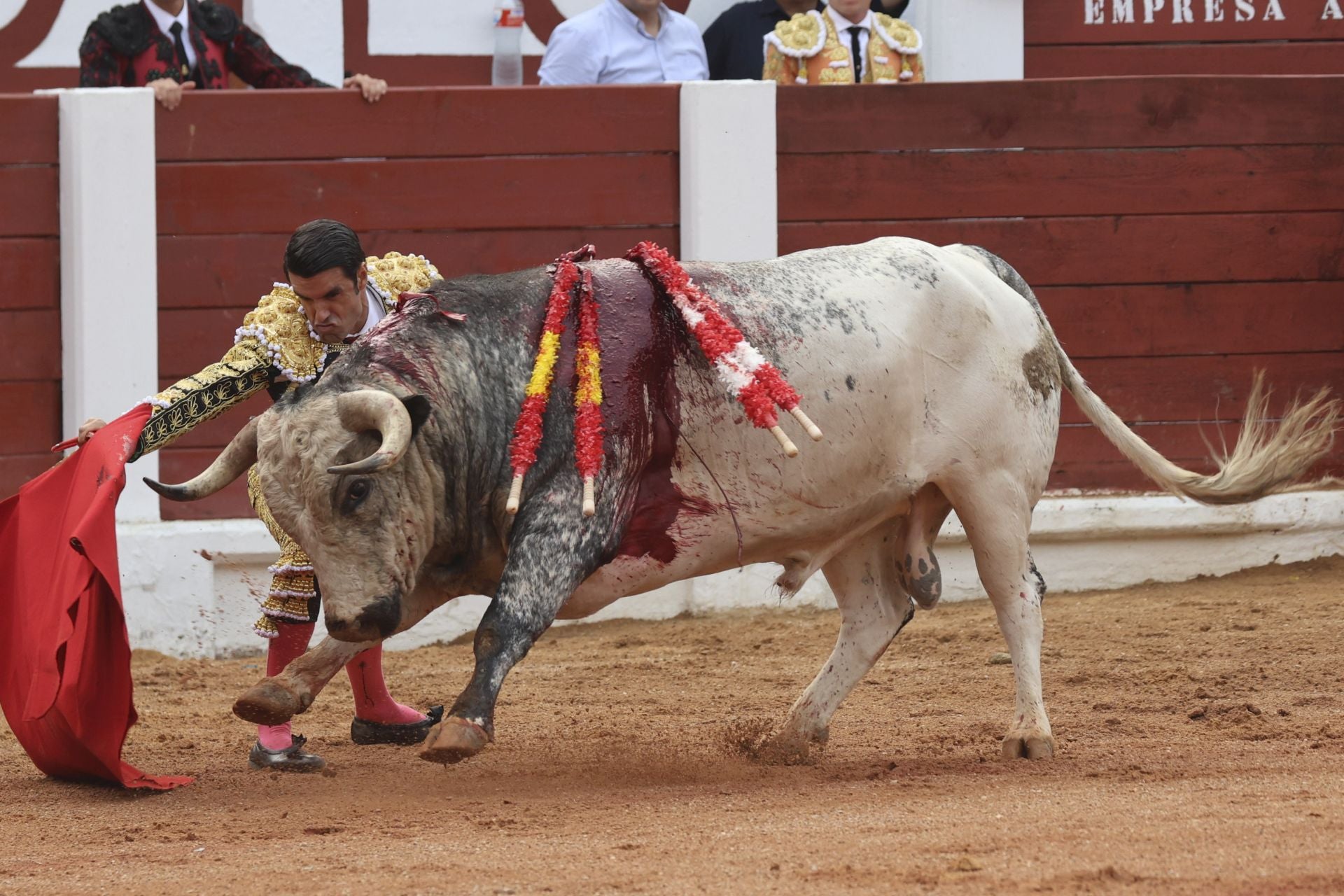 Tercera tarde de toros en la Feria de Begoña de Gijón