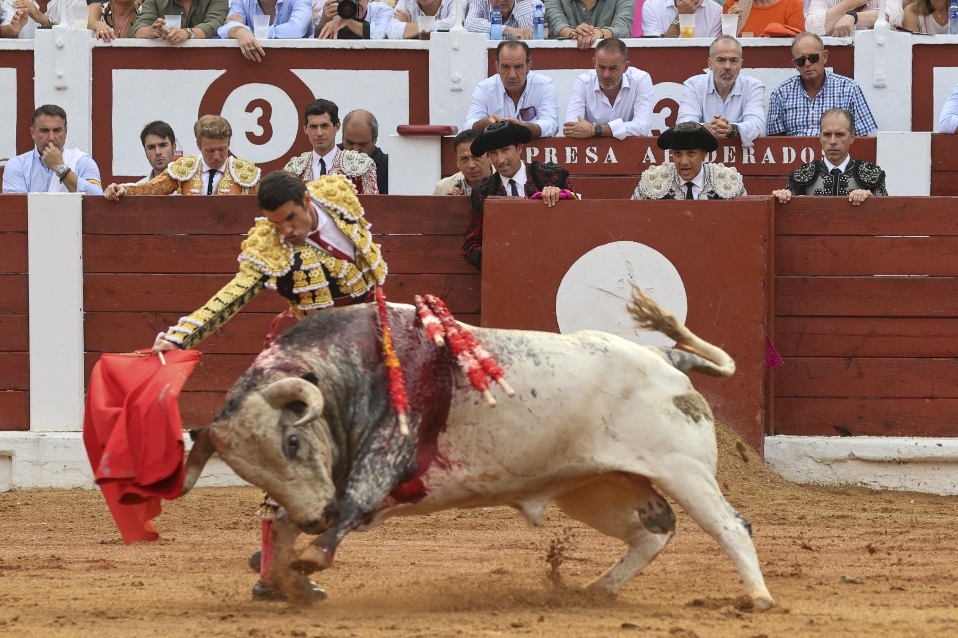 Tercera tarde de toros en la Feria de Begoña de Gijón