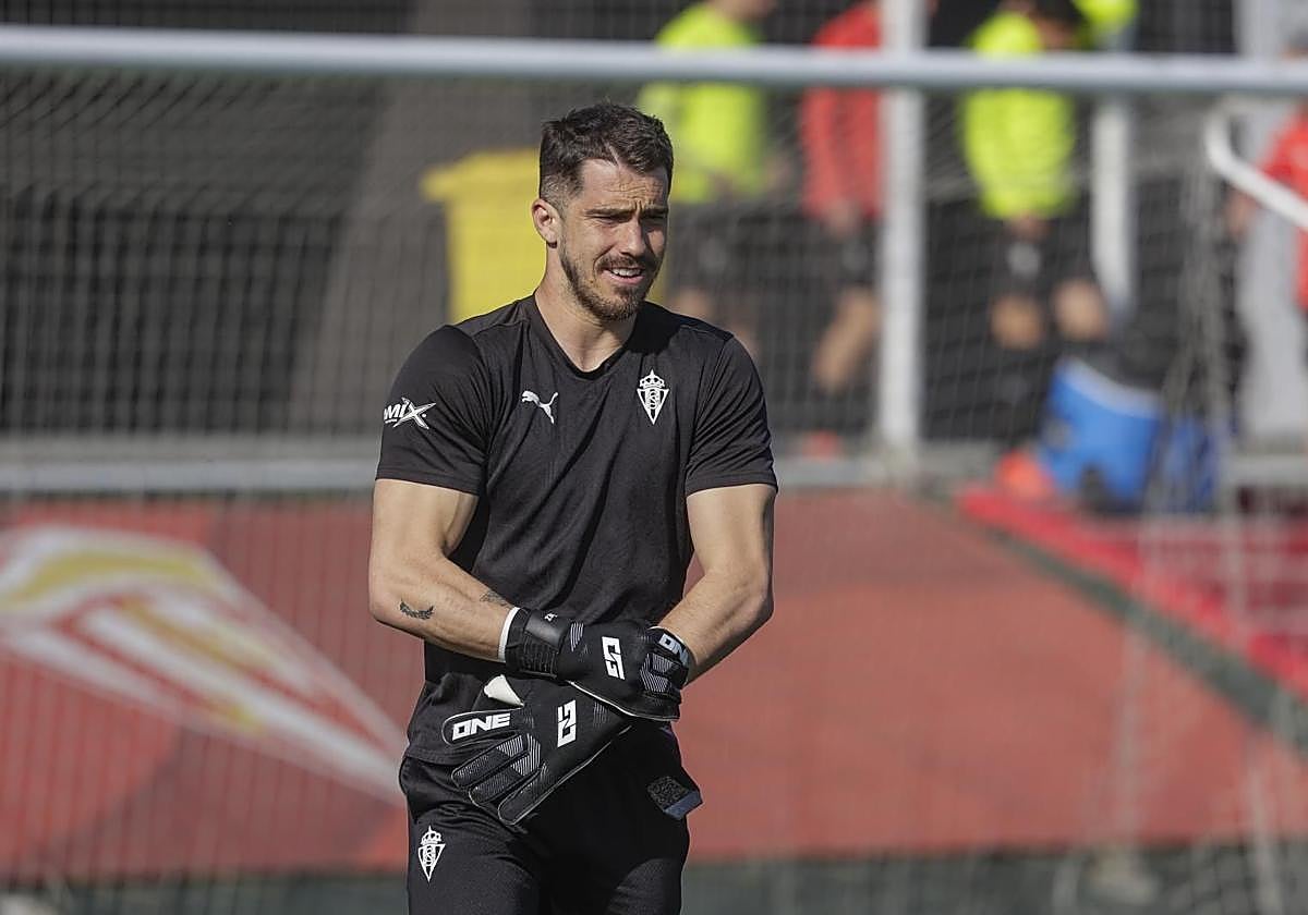 Rubén Yáñez, en un entrenamiento con el Sporting.