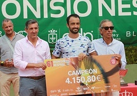 Fernando Castaño, Jorge Pañeda y Tito Cueto-Felgueroso con el ganador, Lorenzo Giustino.