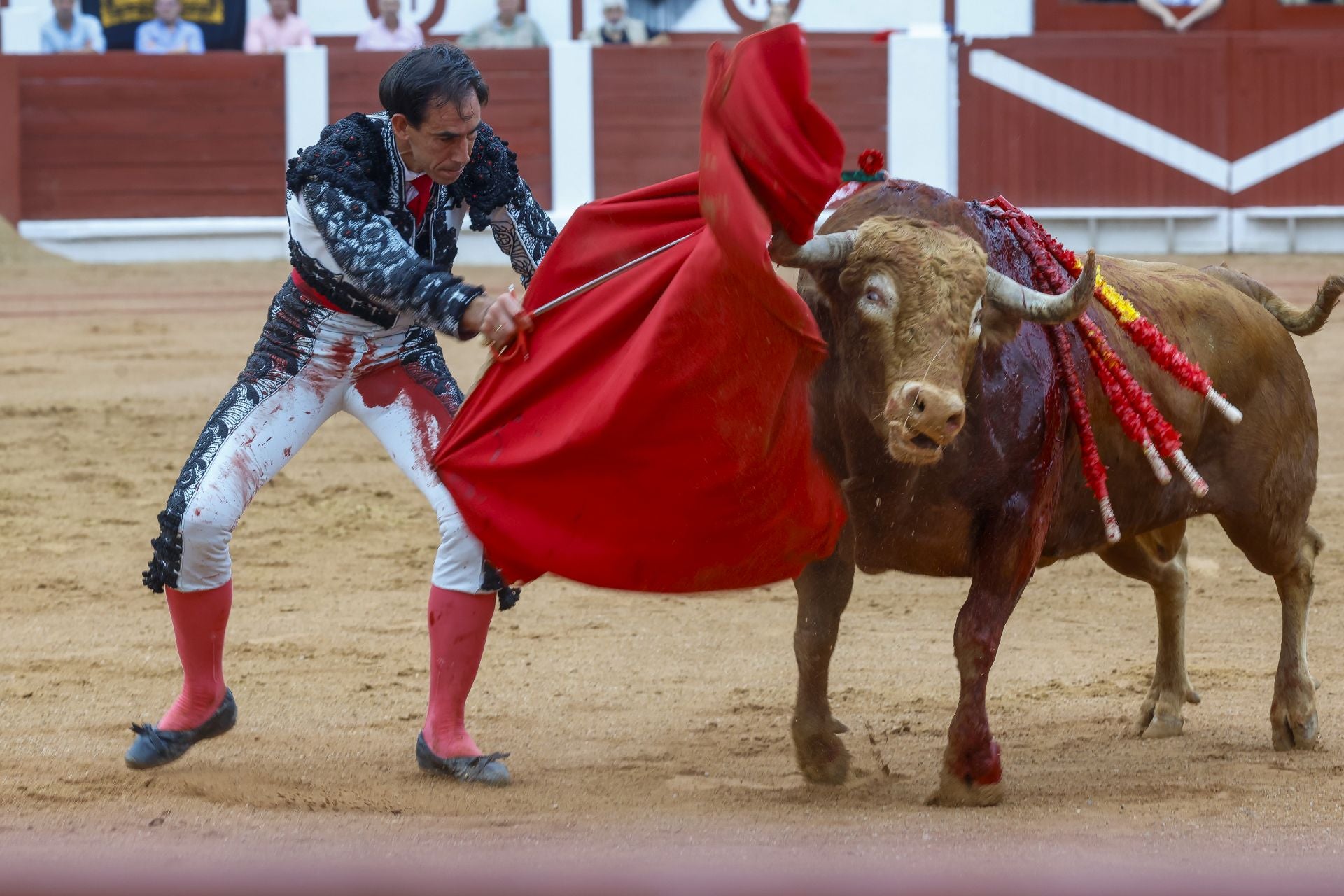 La cuarta de la Feria de Begoña de Gijón, con Fortes, Ortega y Roca Rey