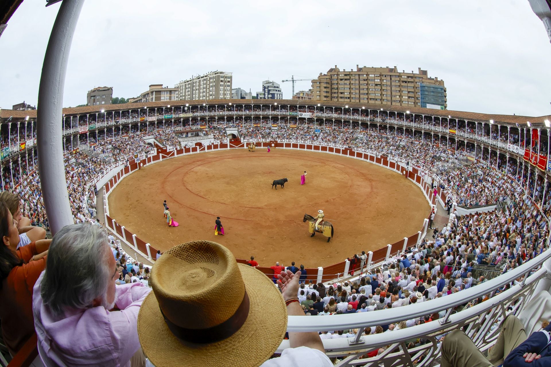 La cuarta de la Feria de Begoña de Gijón, con Fortes, Ortega y Roca Rey