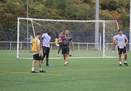 Entrenamiento del Real Avilés en La Toba a las órdenes de Geni.