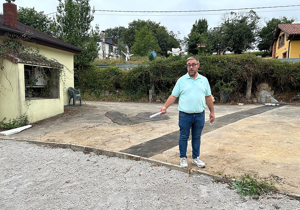 El edil Pergentino Martínez, en Godina.